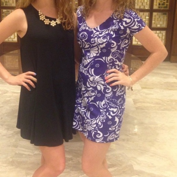 Lilly Pulitzer Dresses & Skirts - Lilly Pulitzer Purple & White T-shirt Dress